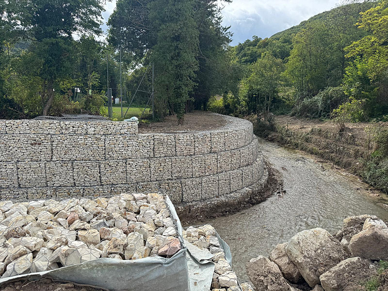 LAVORI DI MITIGAZIONE DEL RISCHIO IDROGEOLOGICO SPONDE TORRENTE SANT’ANGELO E FIUME CHIENTI