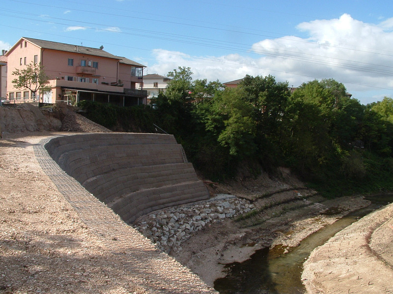 CONSOLIDAMENTO DEL DISSESTO DELL SCARPATA FLUVIALE DEL TORRENTE GIANO IN COMUNE DI FABRIANO VIA L. CORSI I° E II° LOTTO